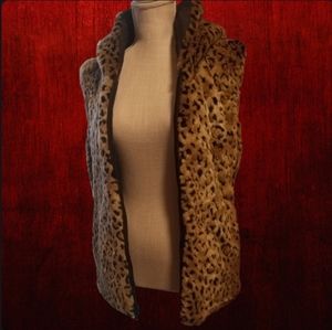 Kristen Black Leopard Reversible Faux Fur|Black Quilted Zip Vest w Hood|…